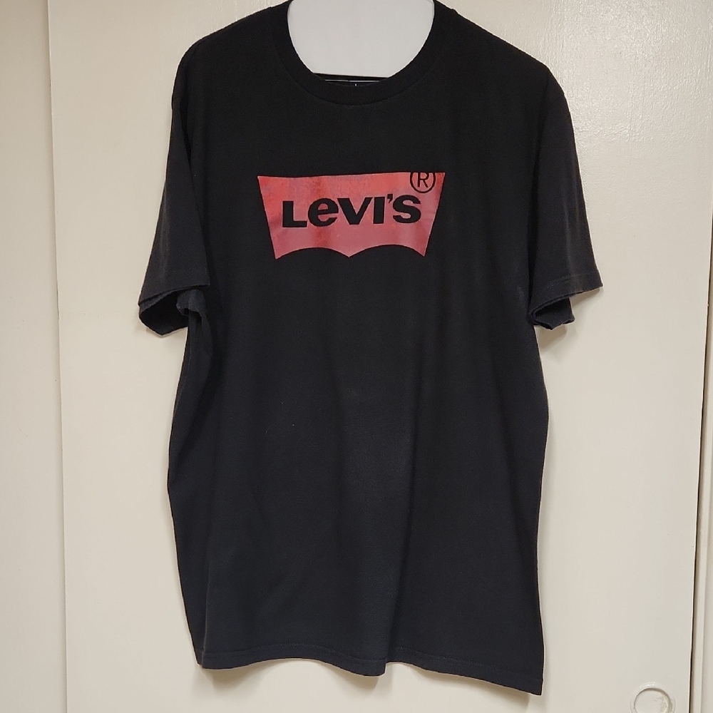 Levi's Black and Red Short Sleeve Tee
